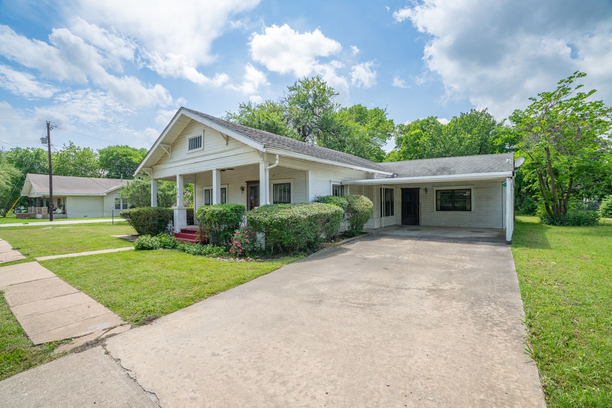 604 S Pearl Street Trenton TX 75490