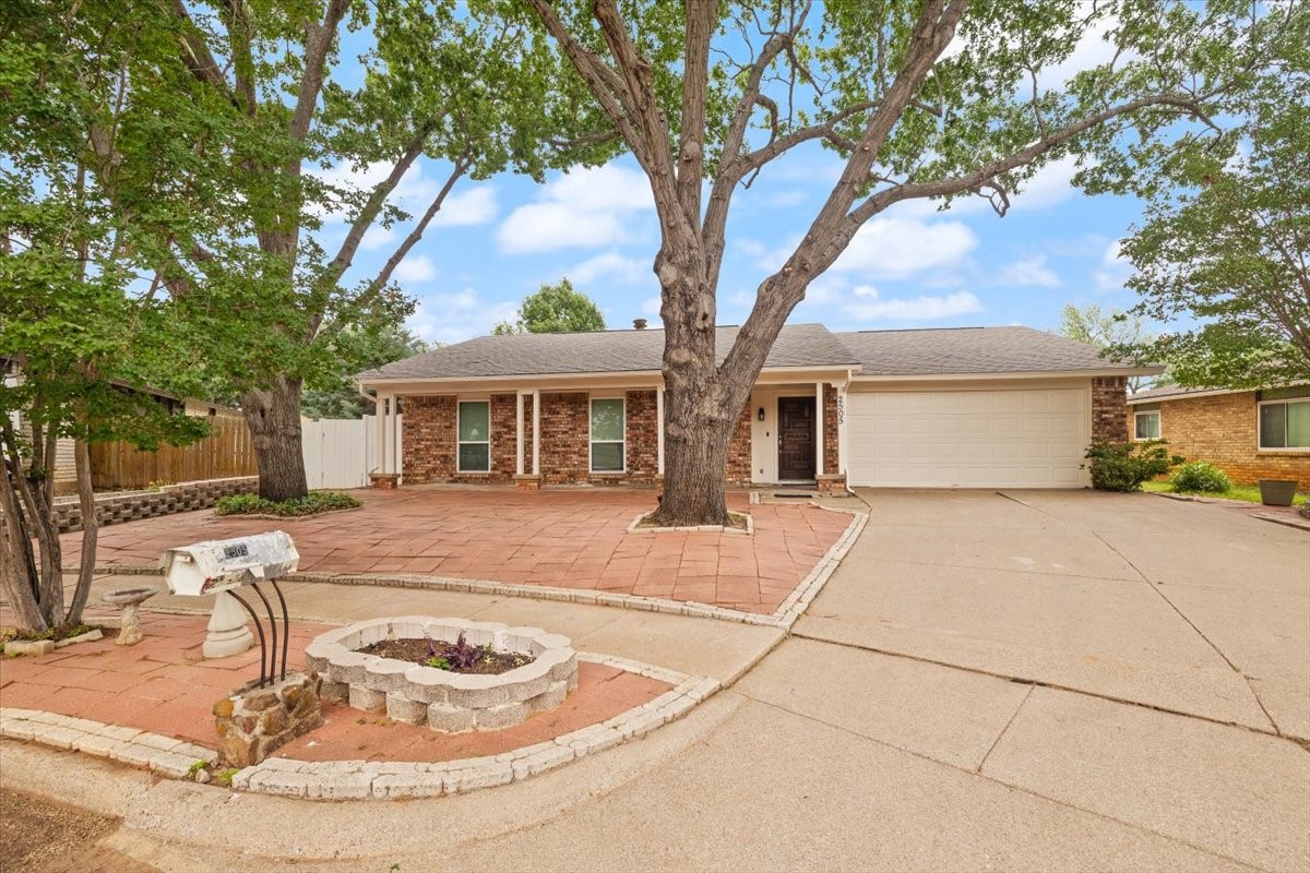 2505 Crestmoor Court Arlington TX 76016
