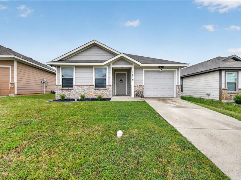 1816 Wickham Drive Burleson TX 76028