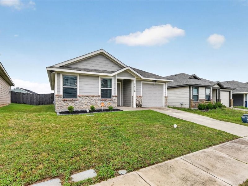 1816 Wickham Drive Burleson TX 76028
