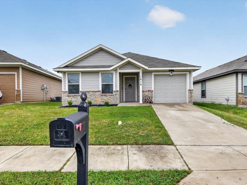 1816 Wickham Drive Burleson TX 76028