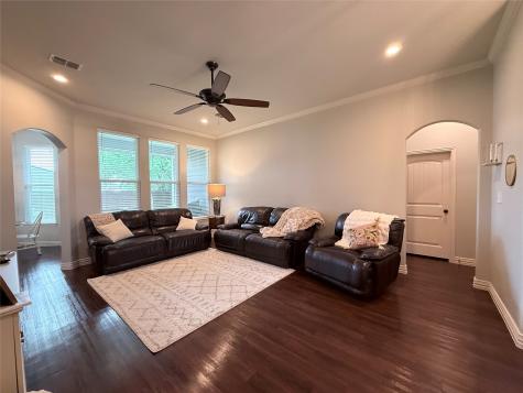 718 E Walcott Street Pilot Point TX 76258