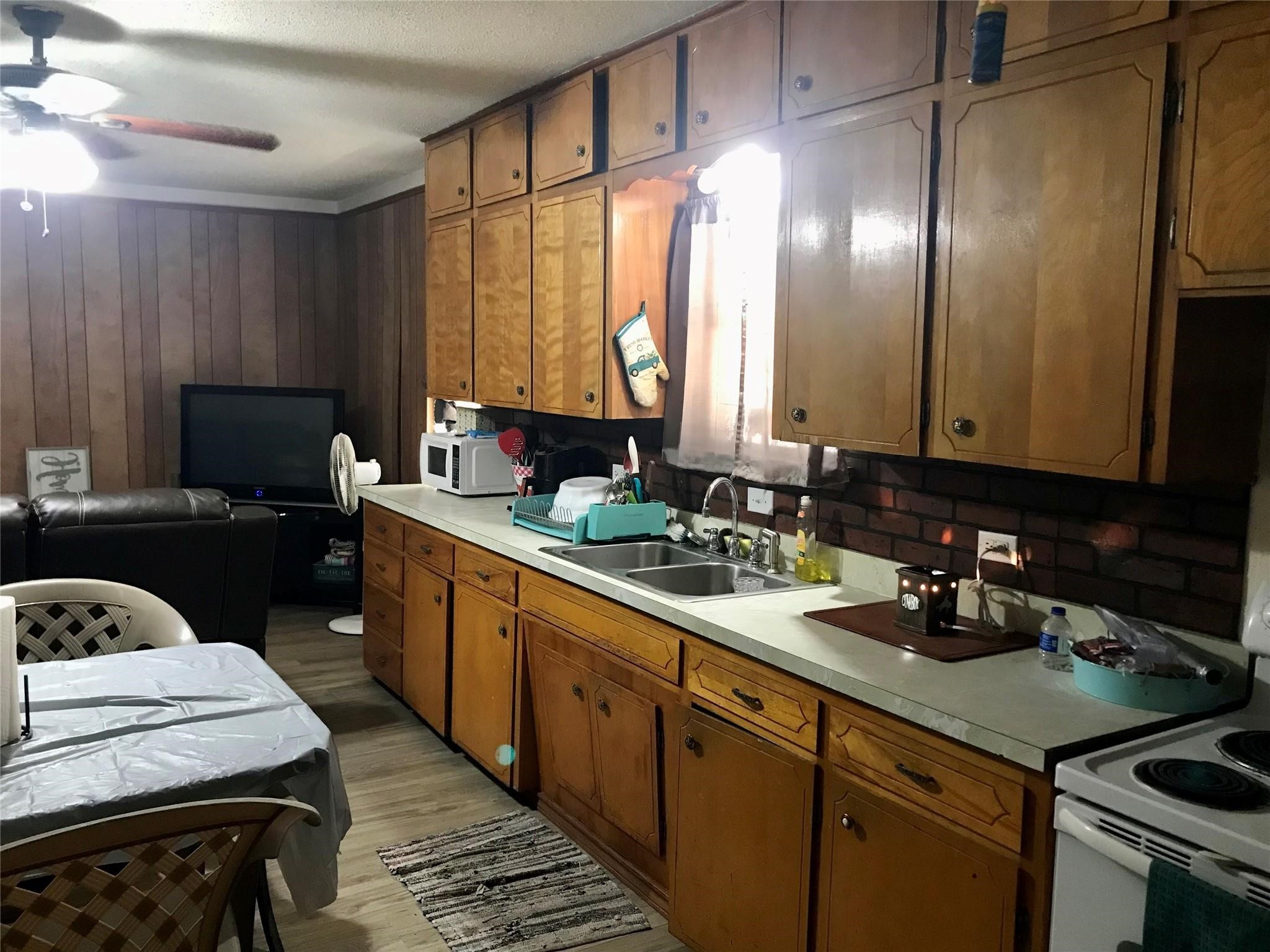 308 N San Marcos Street Whitney TX 76692