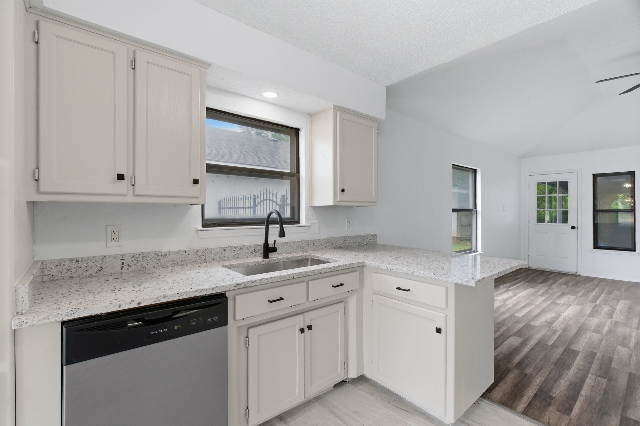 3611 Alexandria Drive Arlington TX 76015