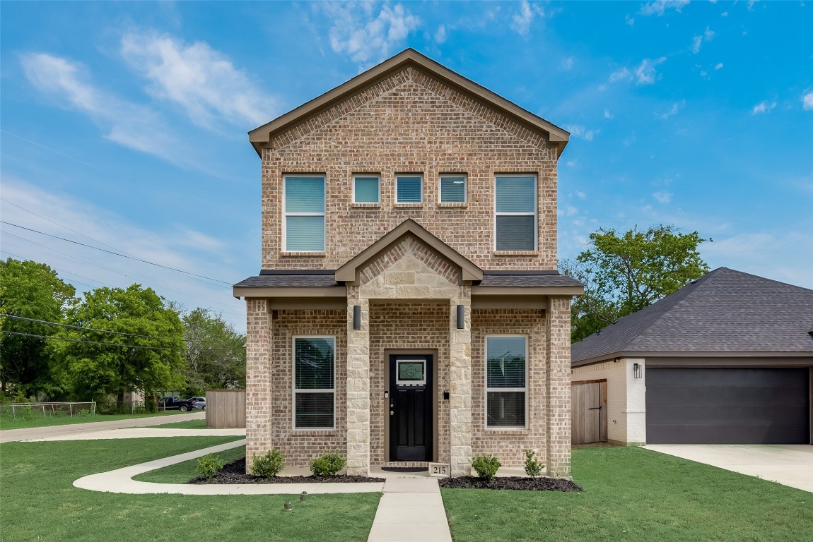 215 W Hammond Street Lancaster TX 75146