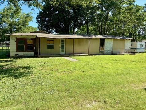 304 W Kentucky Street Chico TX 76431