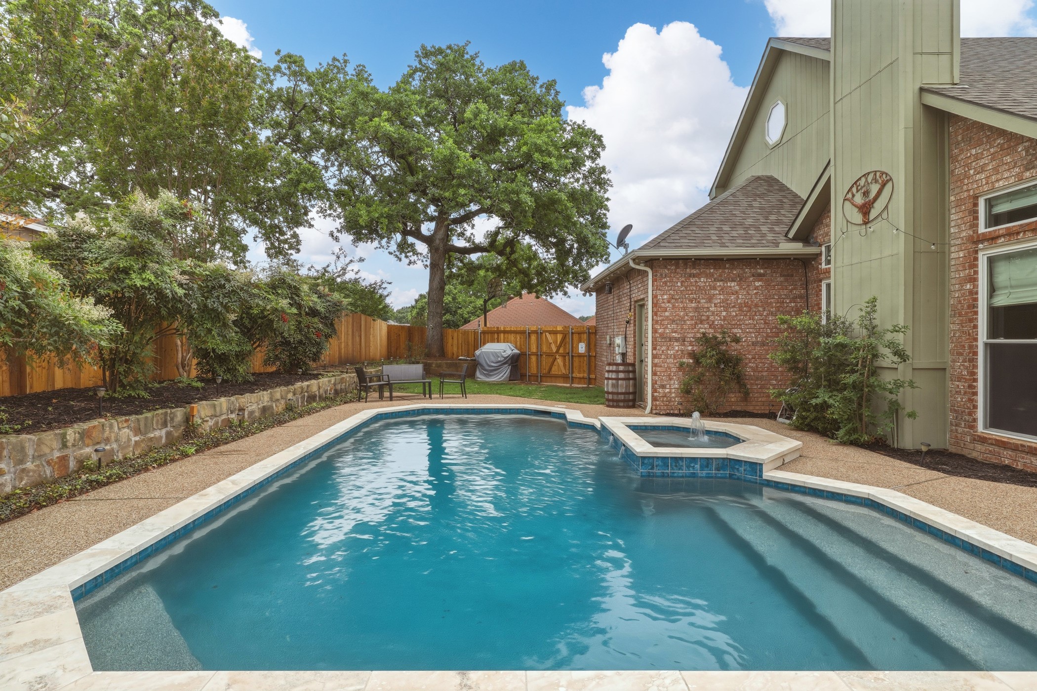 7612 Oak Knoll Drive North Richland Hills TX 76182