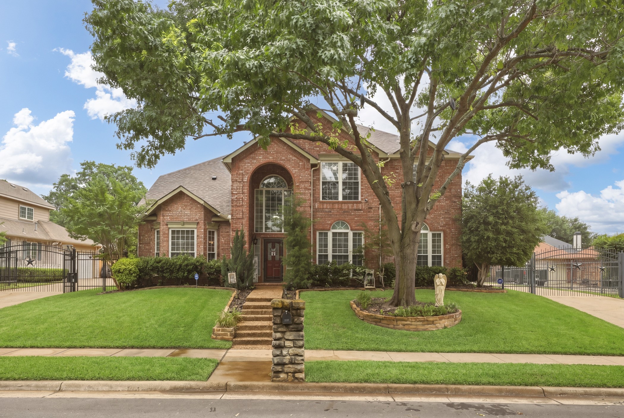 7612 Oak Knoll Drive North Richland Hills TX 76182