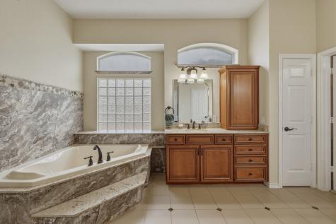 7612 Oak Knoll Drive North Richland Hills TX 76182