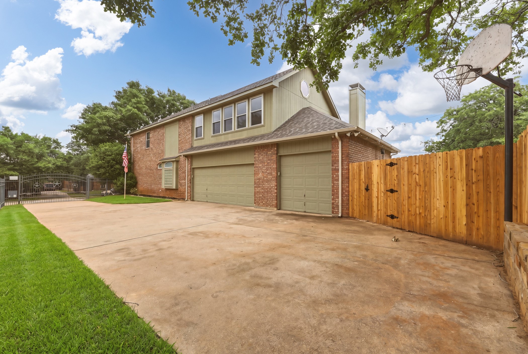7612 Oak Knoll Drive North Richland Hills TX 76182