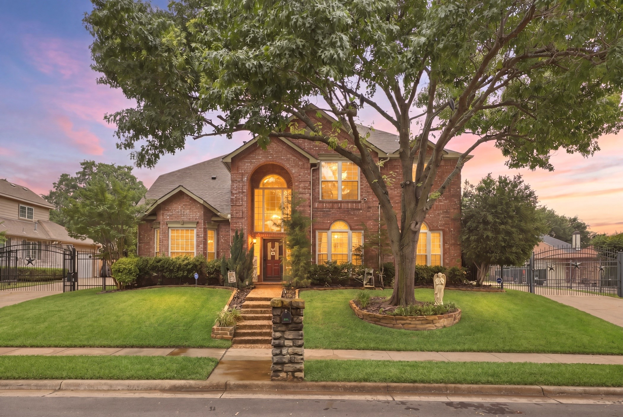 7612 Oak Knoll Drive North Richland Hills TX 76182