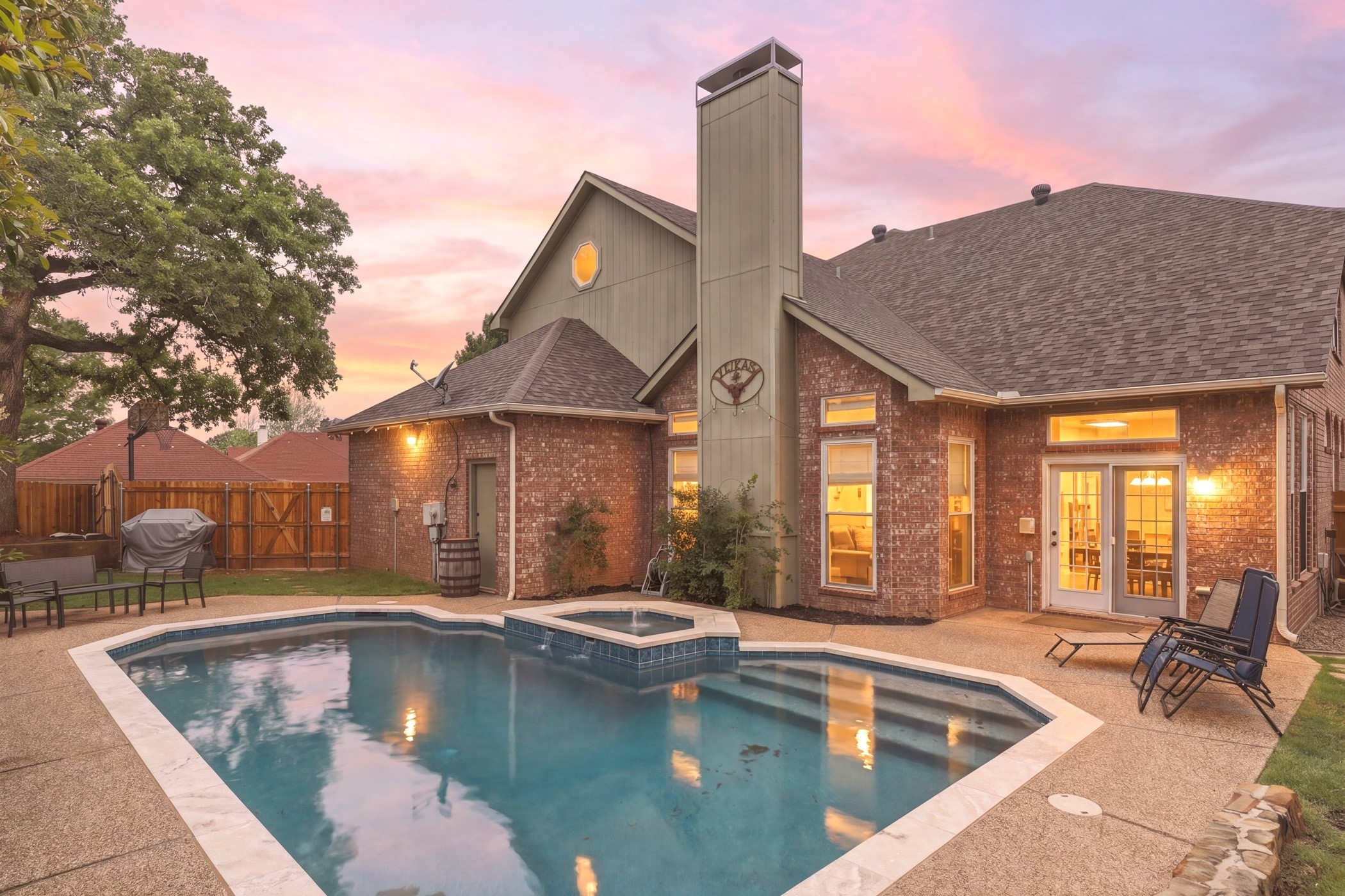 7612 Oak Knoll Drive North Richland Hills TX 76182