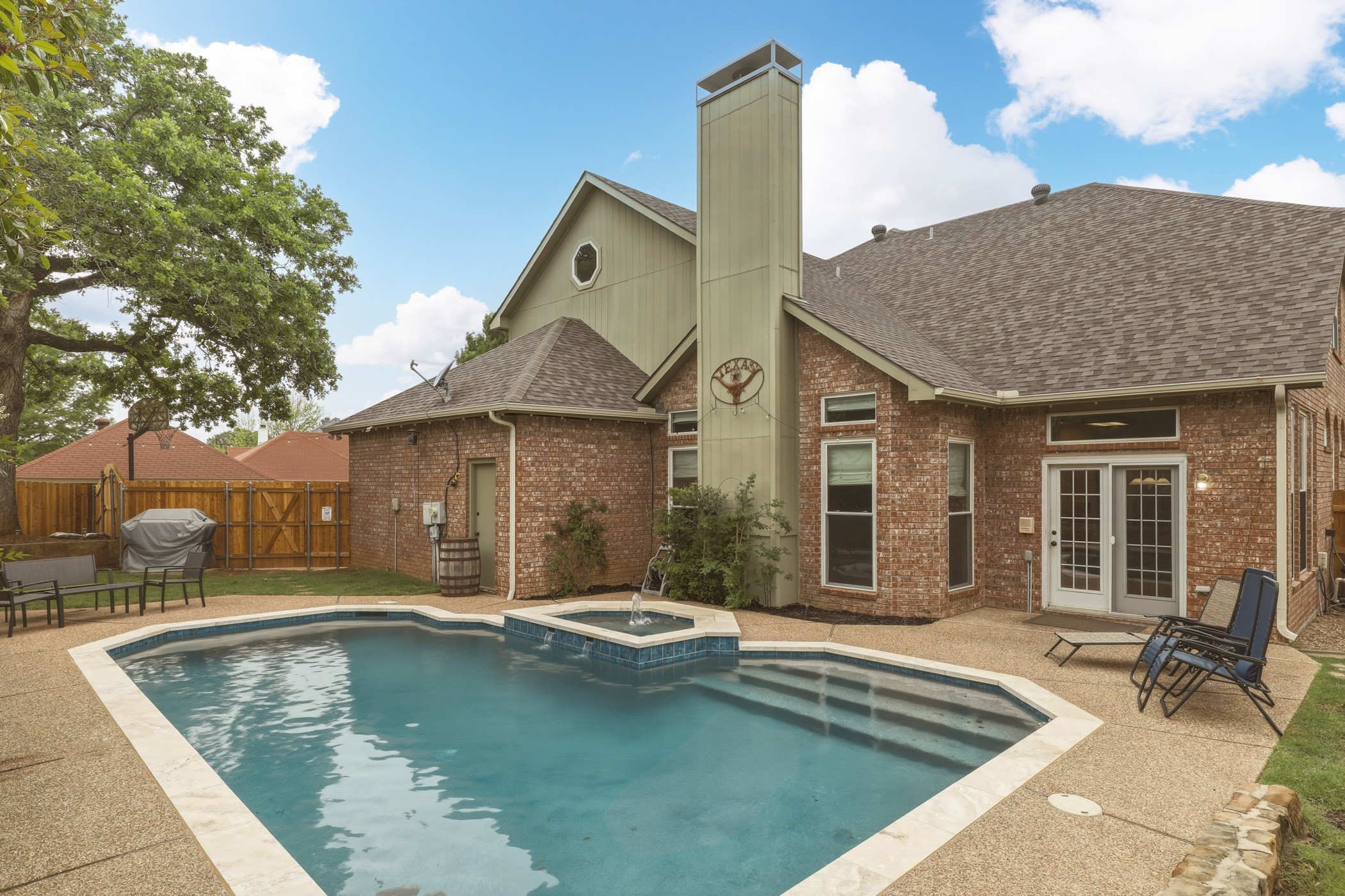7612 Oak Knoll Drive North Richland Hills TX 76182
