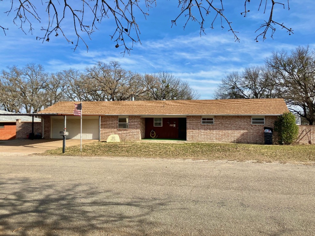 141 N Mohon Street De Leon TX 76444