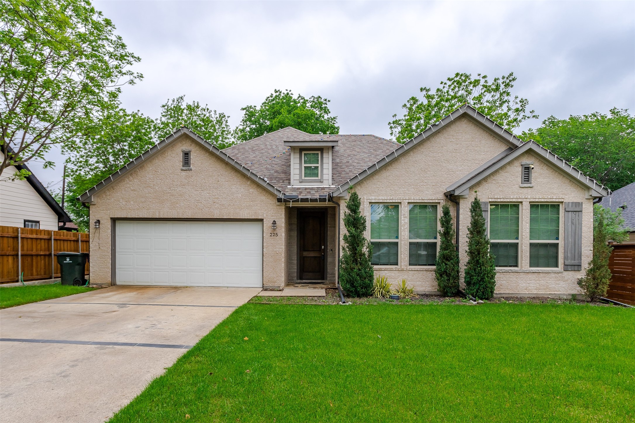 225 Casalita Drive Garland TX 75040