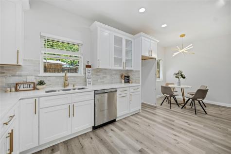 1013 Tanglewood Lane Arlington TX 76012