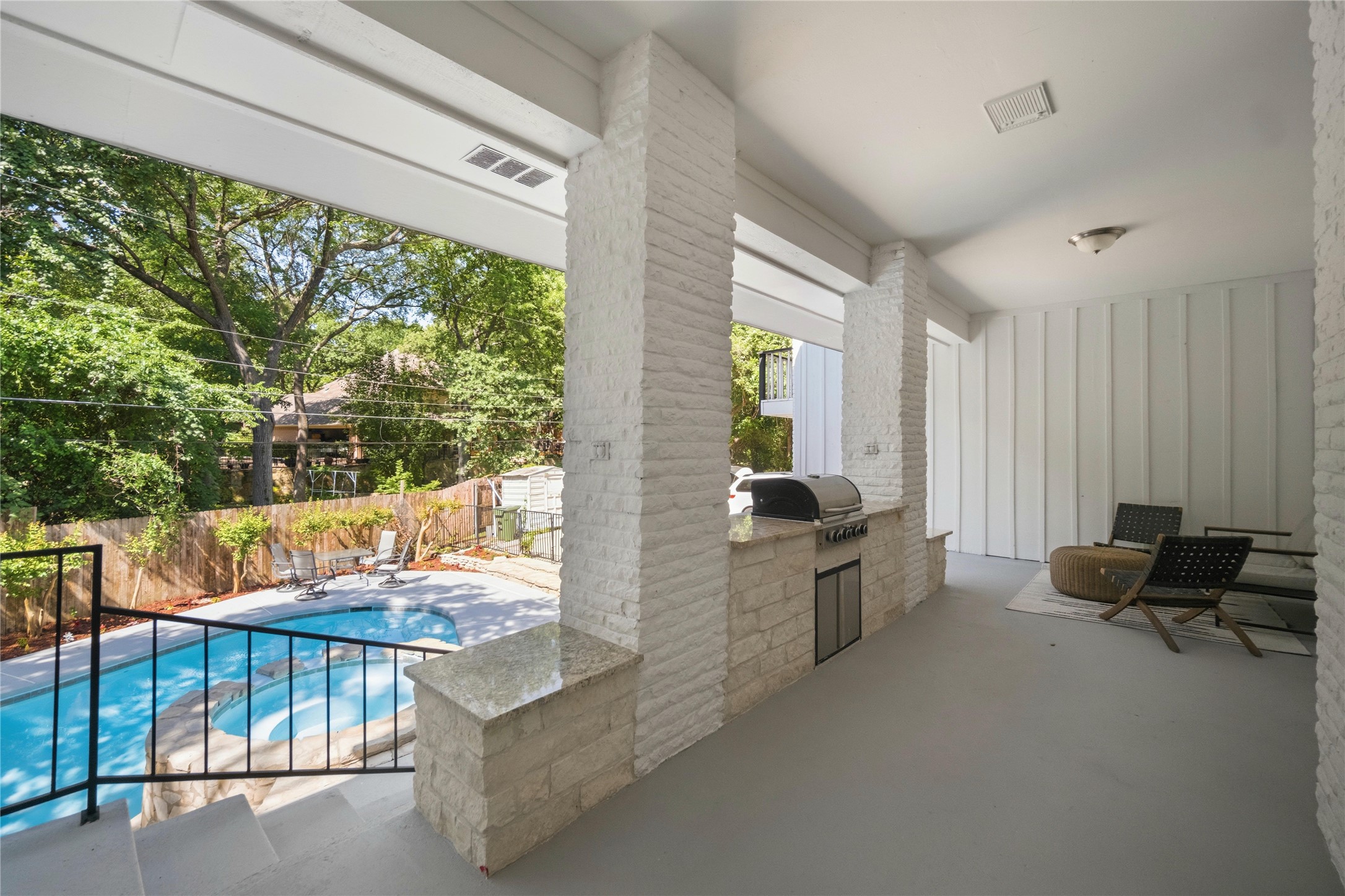 1013 Tanglewood Lane Arlington TX 76012