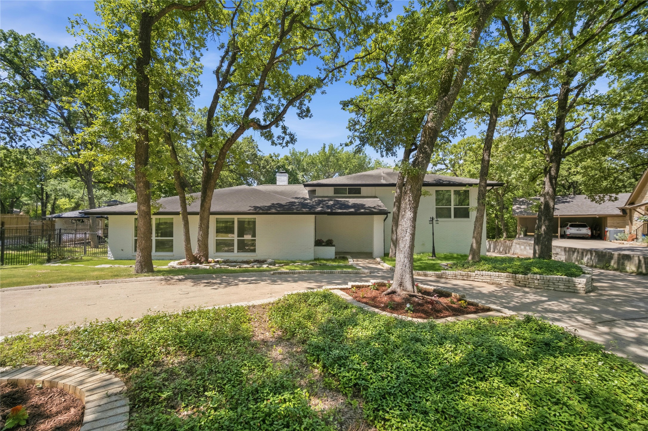 1013 Tanglewood Lane Arlington TX 76012