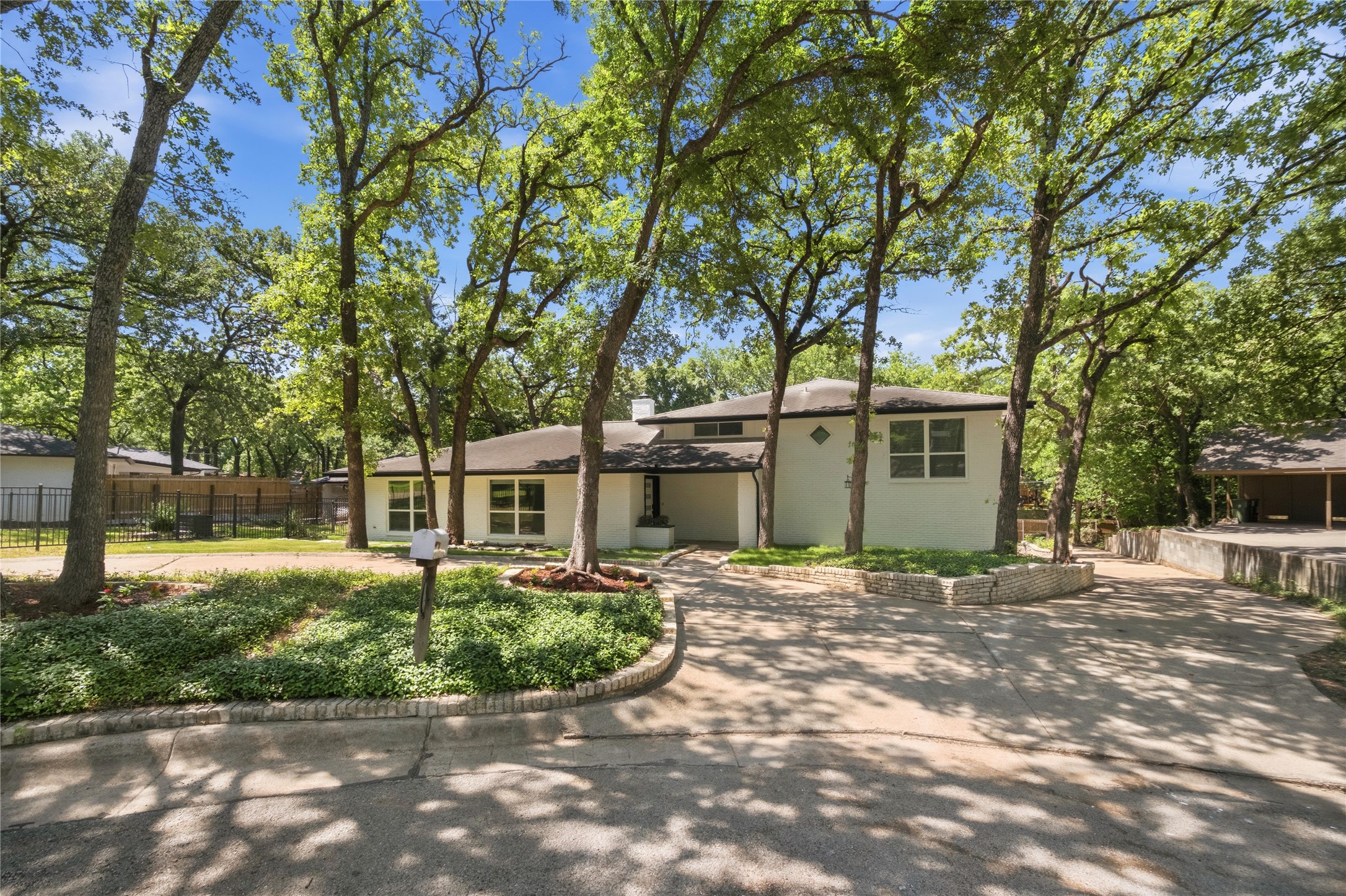 1013 Tanglewood Lane Arlington TX 76012