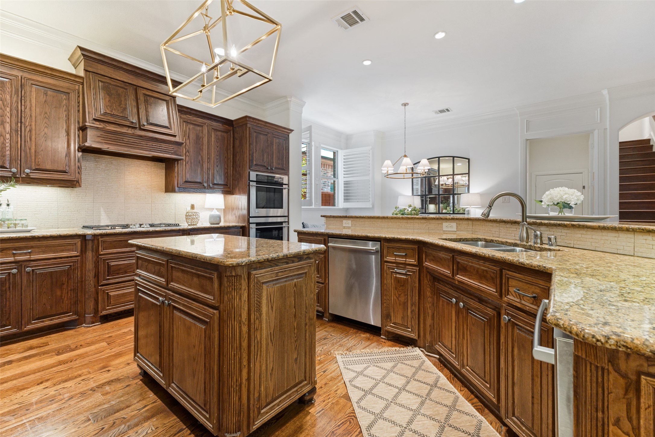 5718 Stanford Avenue Dallas TX 75209