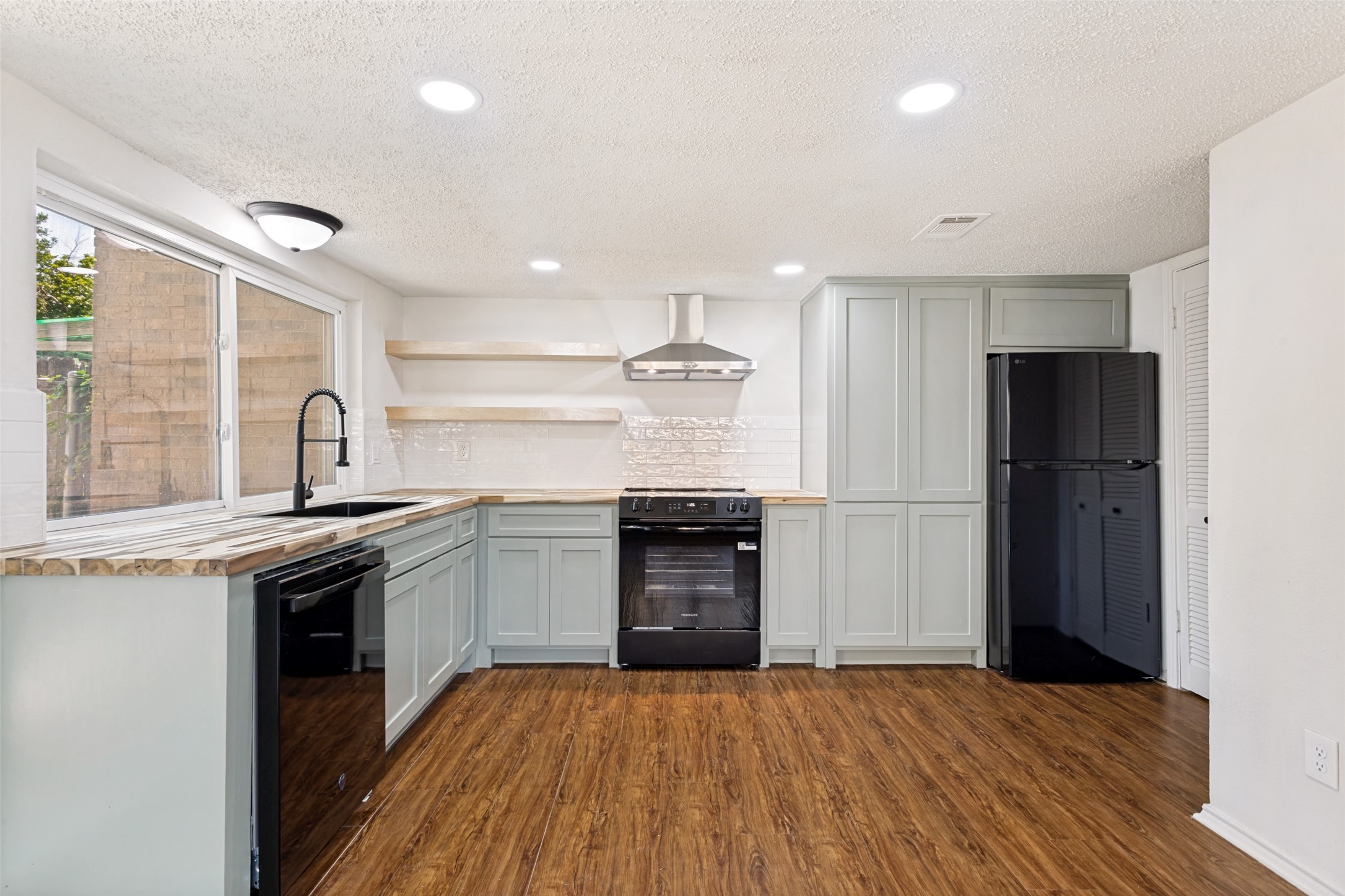 3110 Roundtree Lane Garland TX 75044