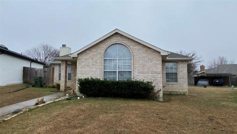 1102 Falconcrest Court Arlington TX 76017