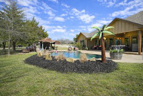 1011 Red Road Howe TX 75459