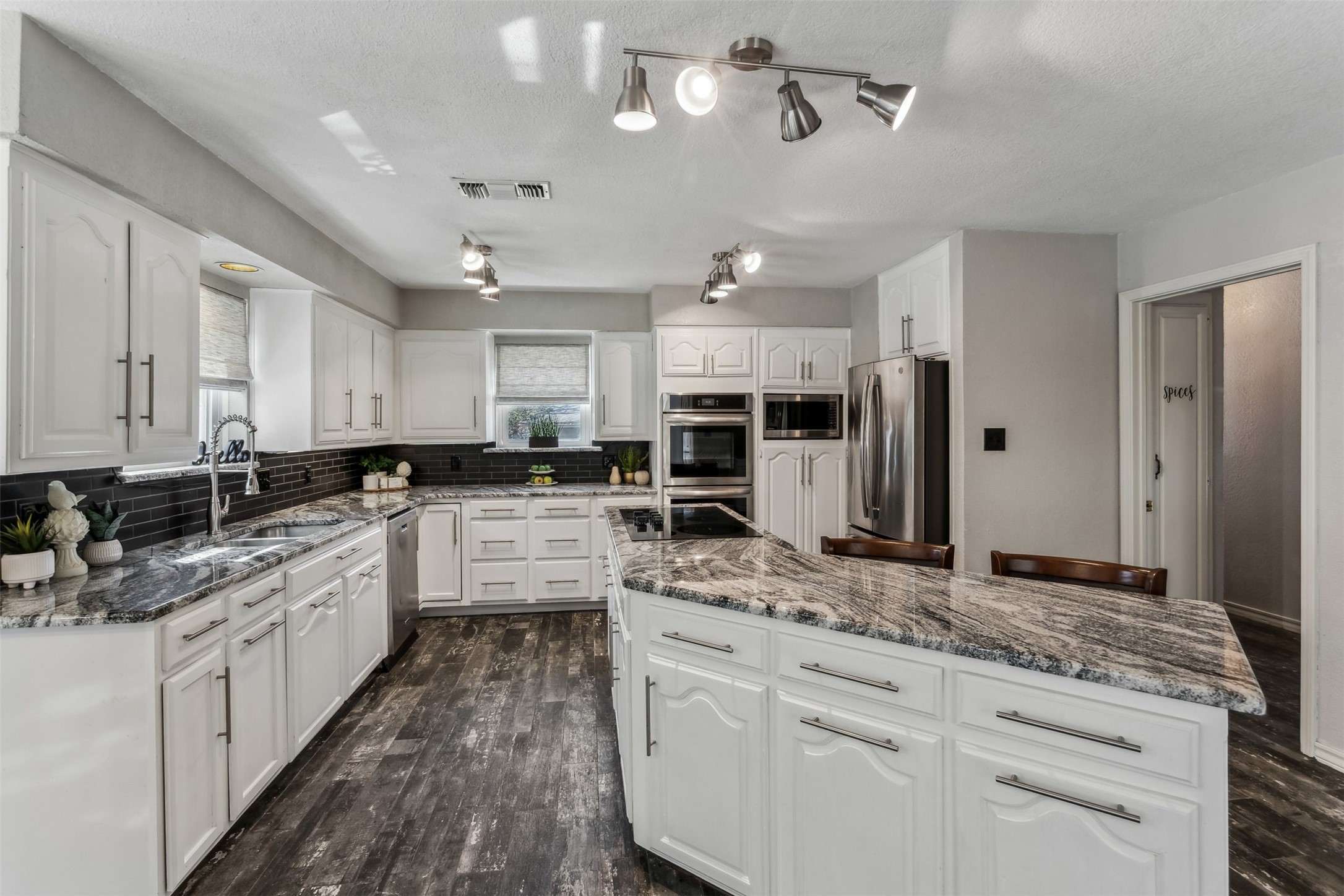 5908 Waterview Drive Arlington TX 76016