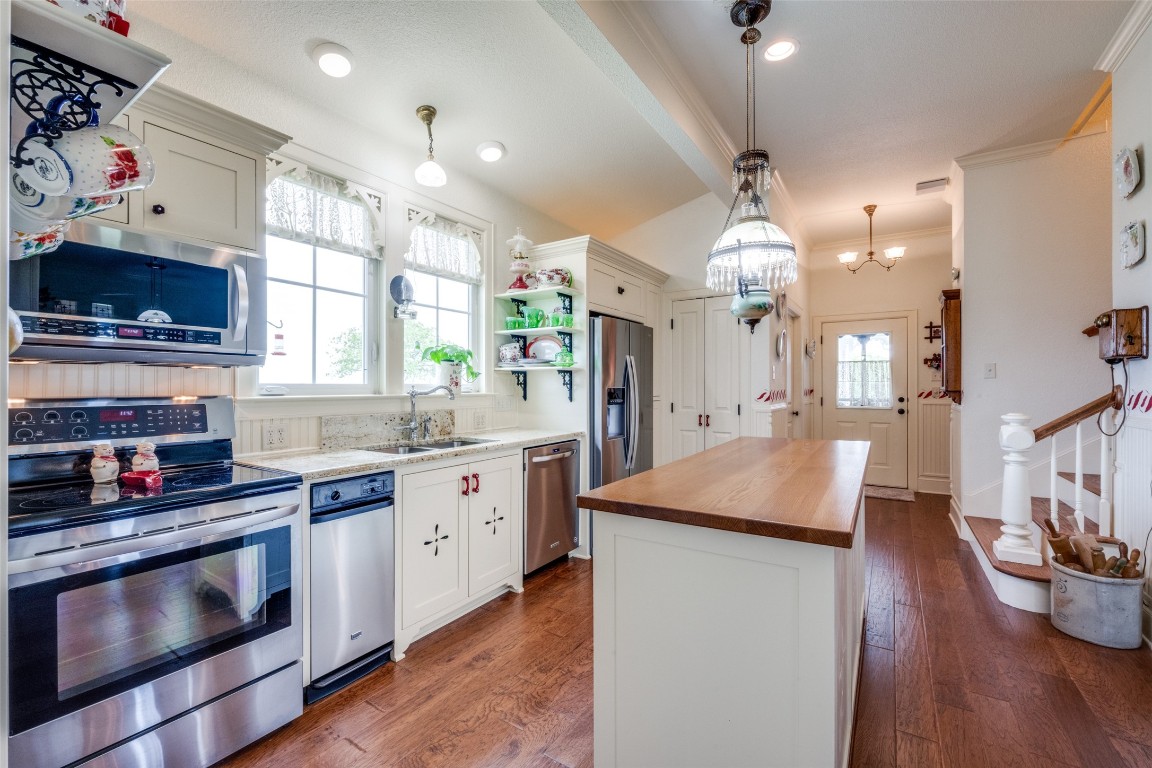 174 County Road 2690 Alvord TX 76225