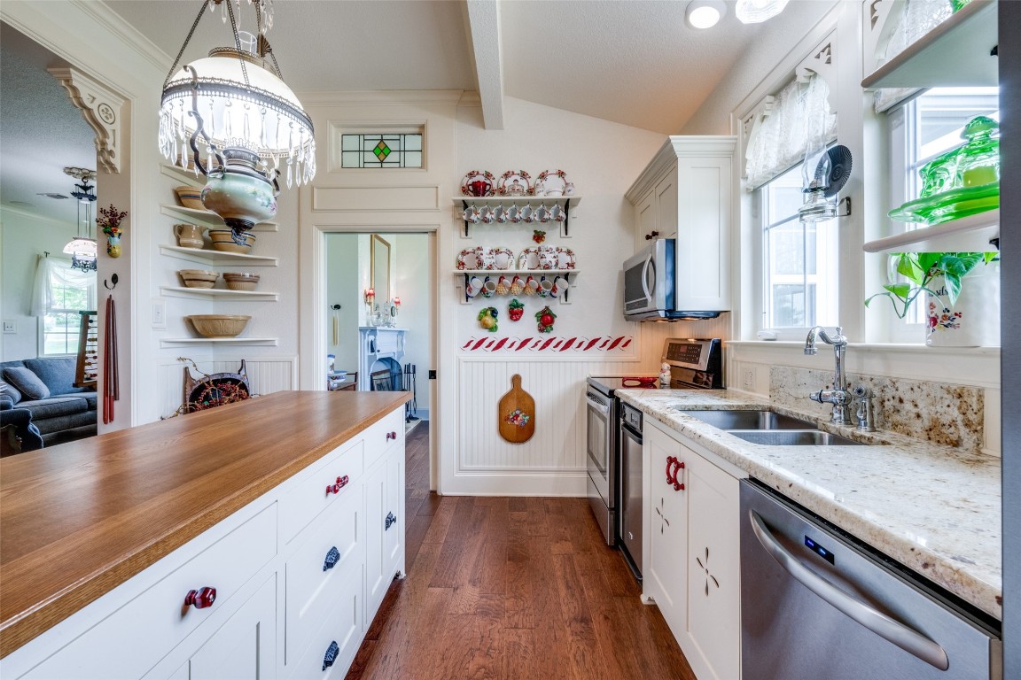174 County Road 2690 Alvord TX 76225