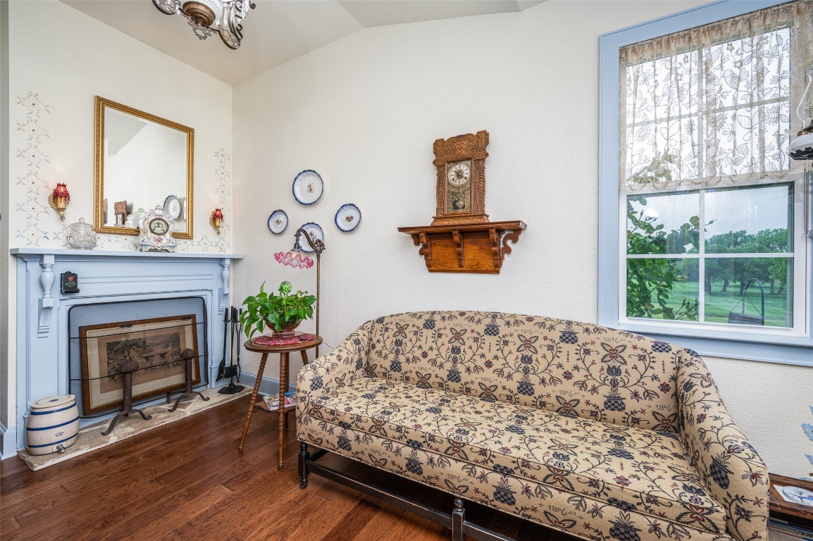 174 County Road 2690 Alvord TX 76225