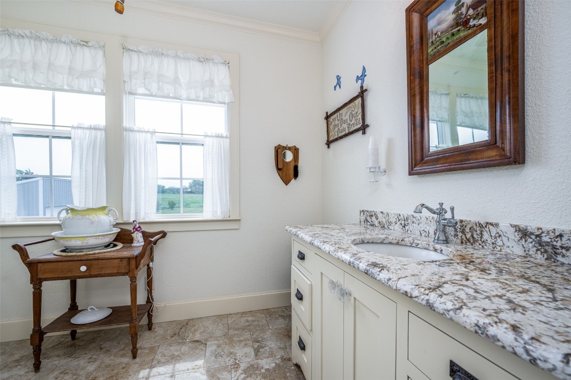 174 County Road 2690 Alvord TX 76225