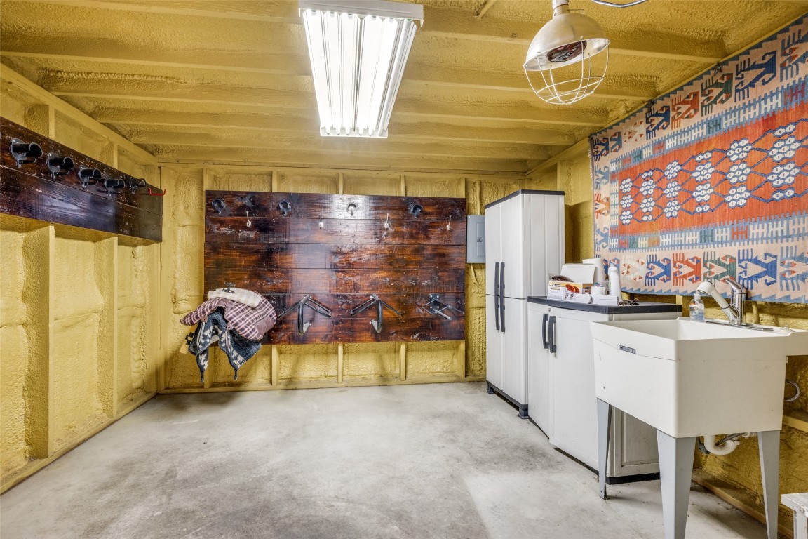 174 County Road 2690 Alvord TX 76225