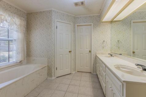 9900 Oak Ridge Circle Woodway TX 76712