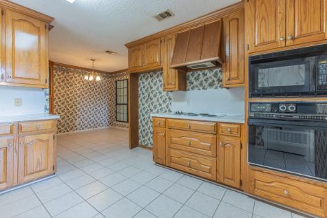 9900 Oak Ridge Circle Woodway TX 76712