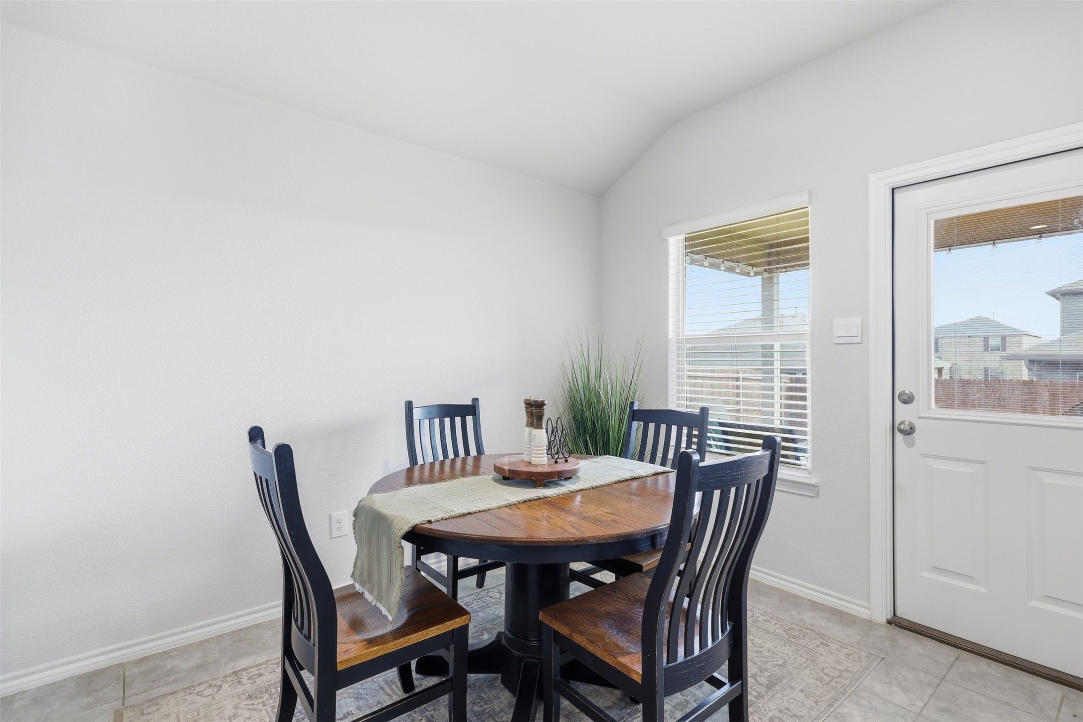 613 Whitecomb Lane Justin TX 76247