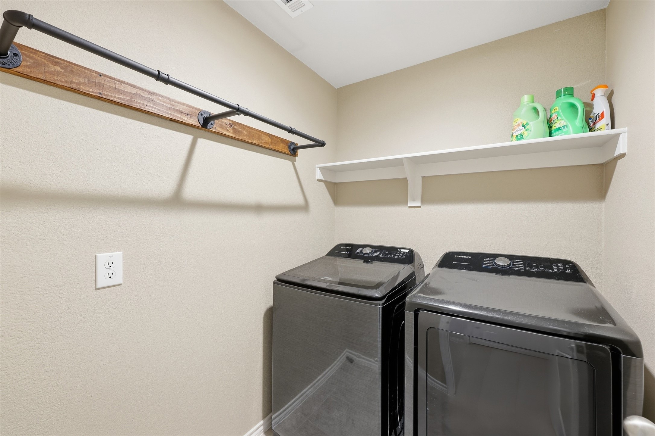 613 Whitecomb Lane Justin TX 76247