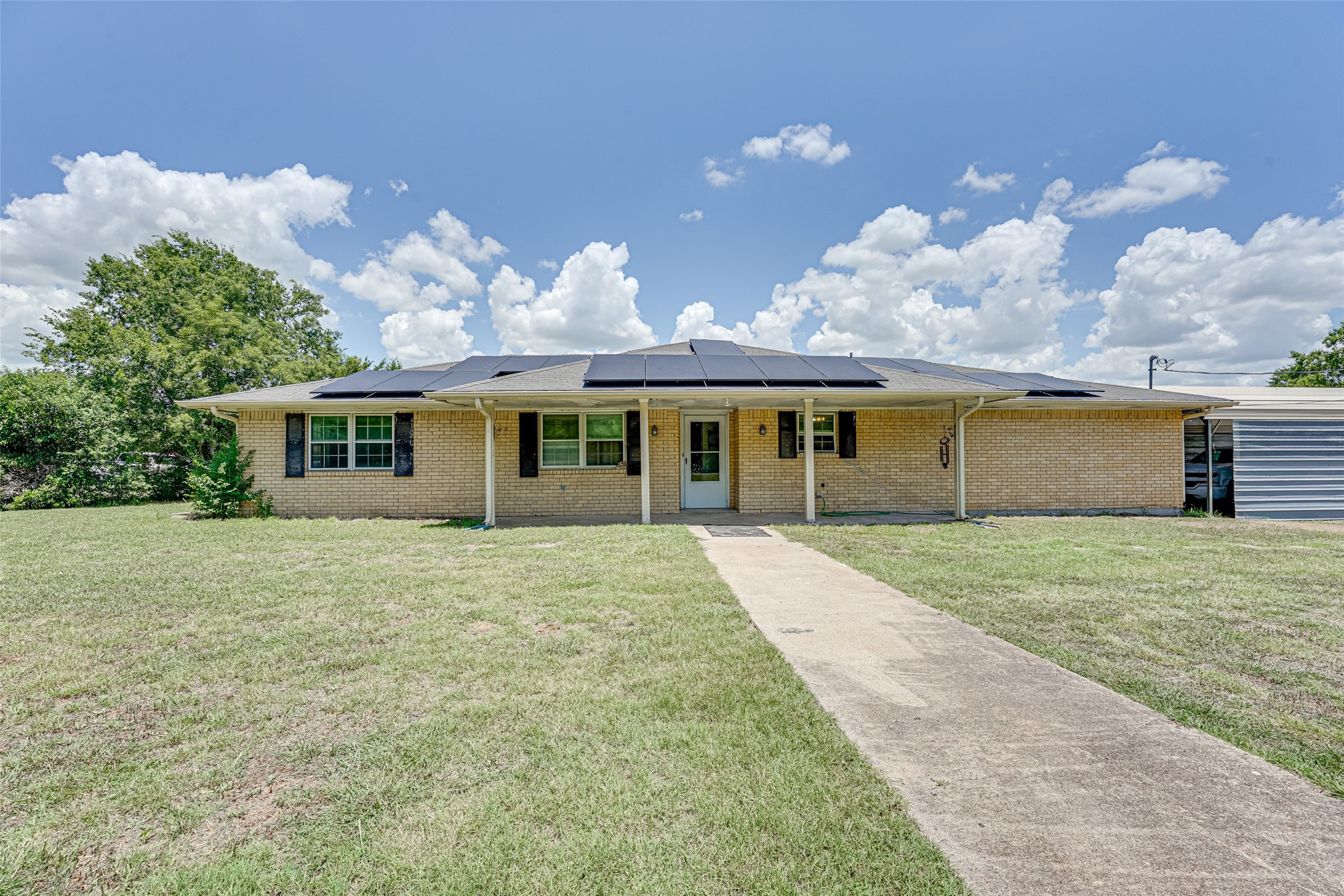 402 Lakecrest Drive Waxahachie TX 75165