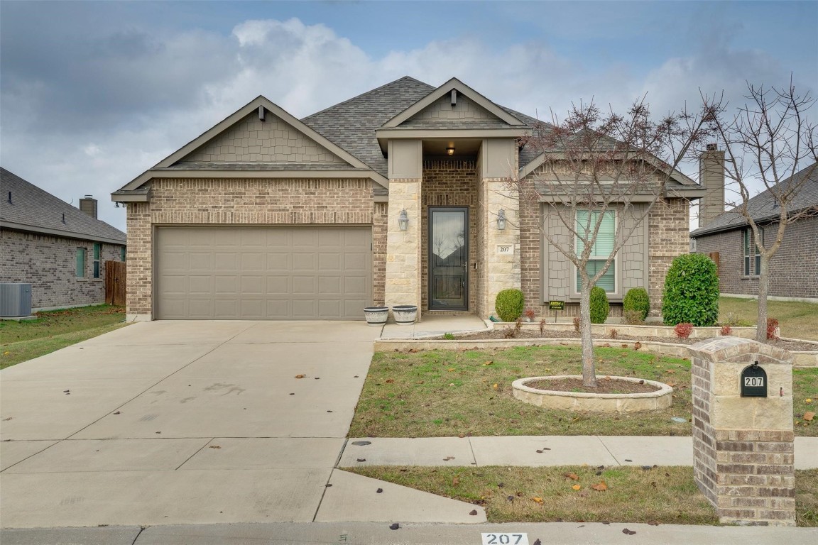 207 Buckskin Drive Waxahachie TX 75167