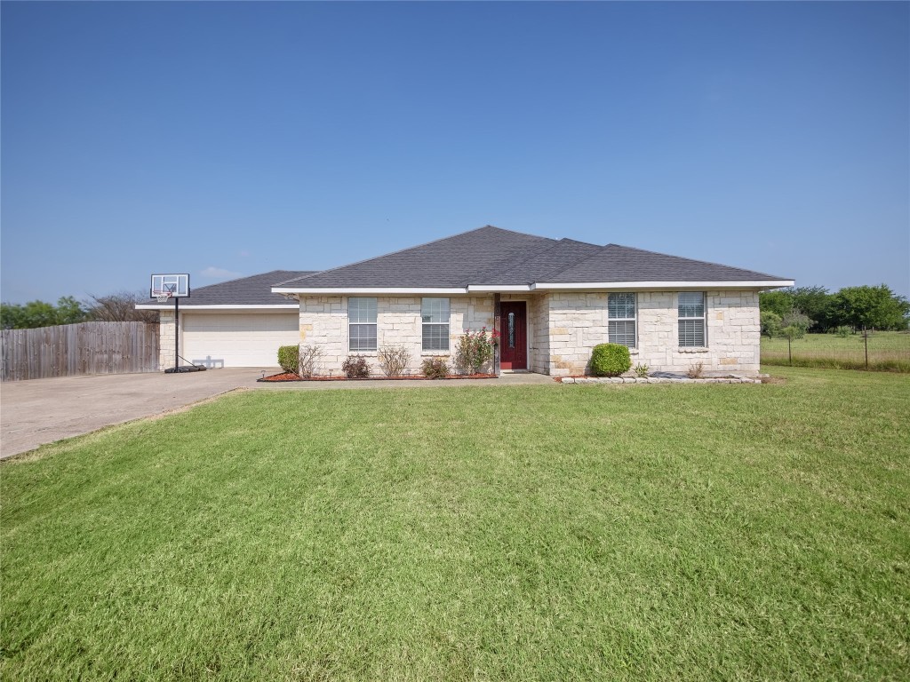 906 N Spikes Road Corsicana TX 75110