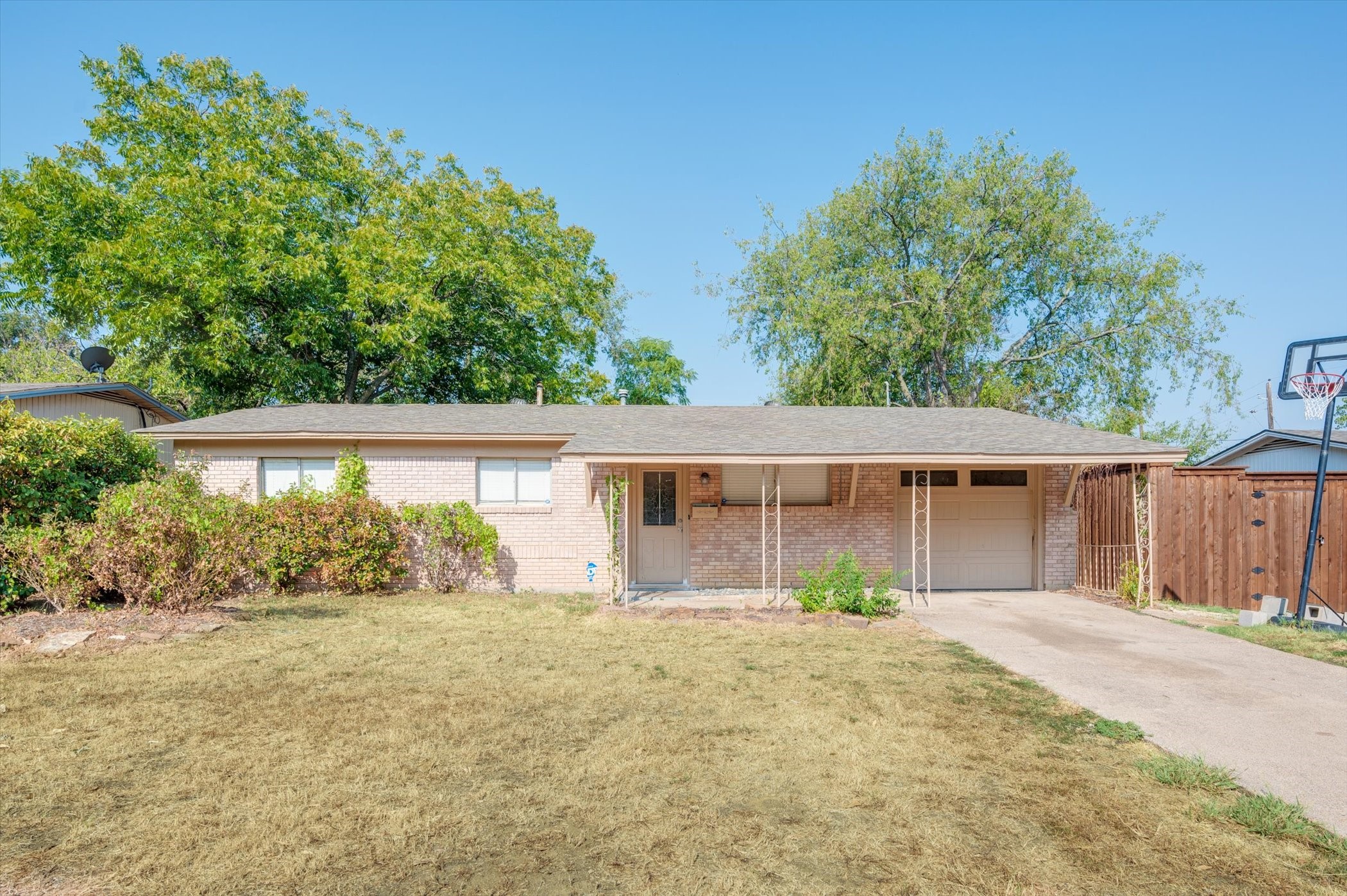 1902 Alan A Dale Road Arlington TX 76013