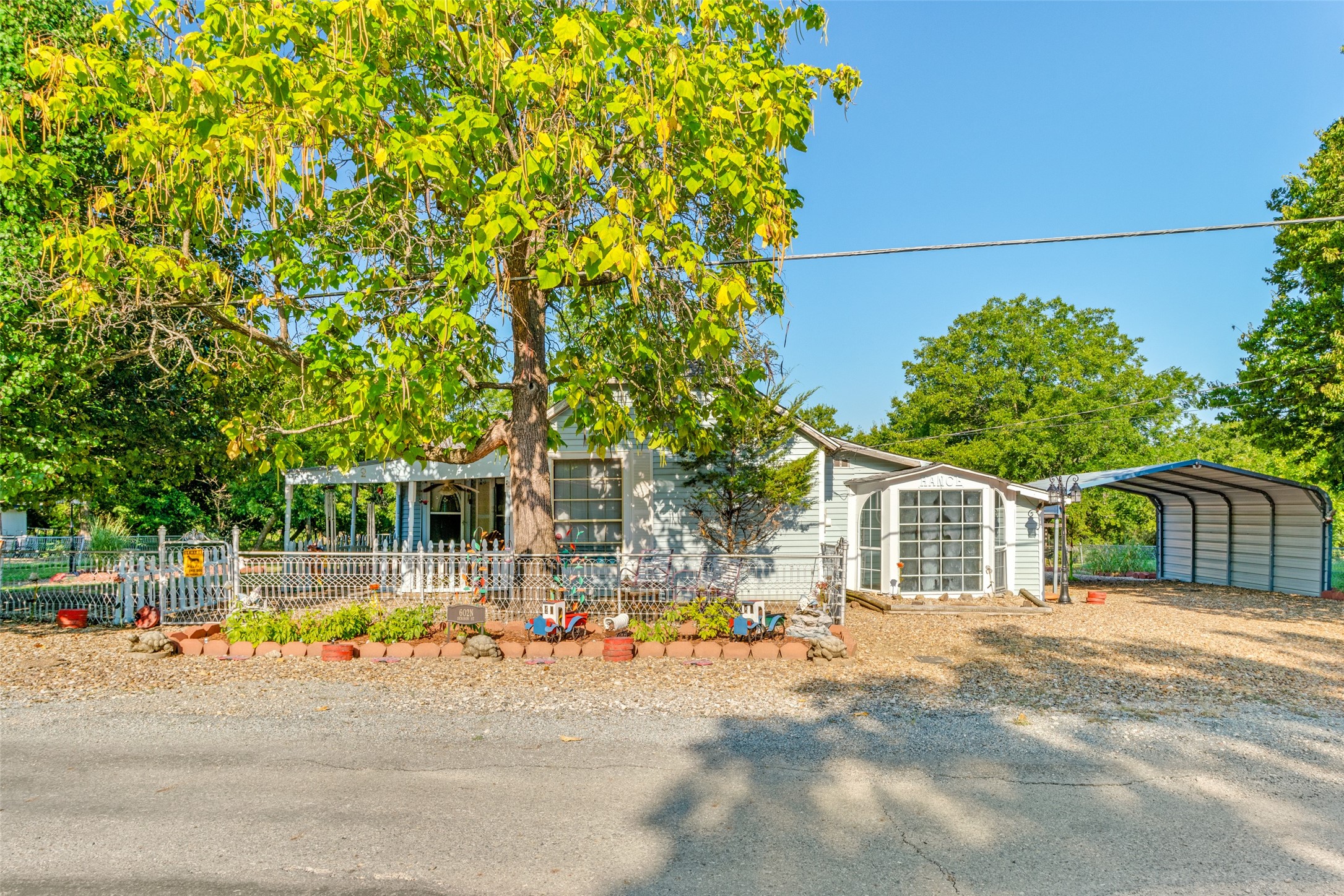 602 N Denison Street Bells TX 75414