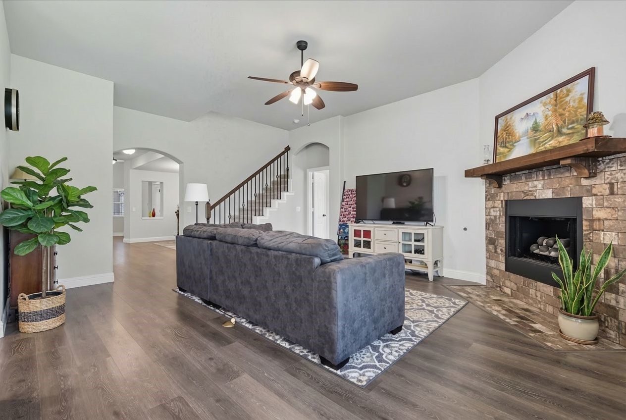 703 Oakcrest Drive Justin TX 76247