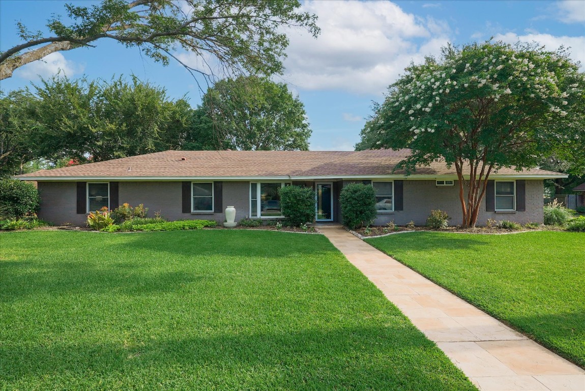2134 Lakecrest Drive Grapevine TX 76051