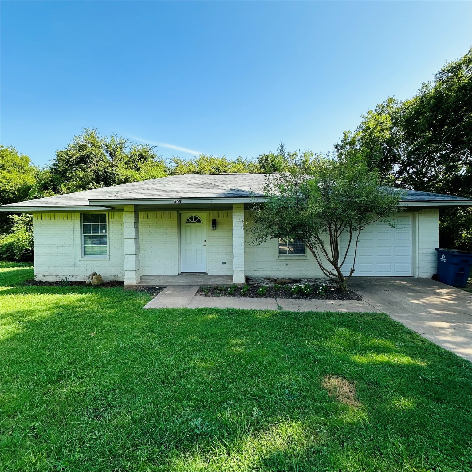 605 W Washington Avenue Whitney TX 76692