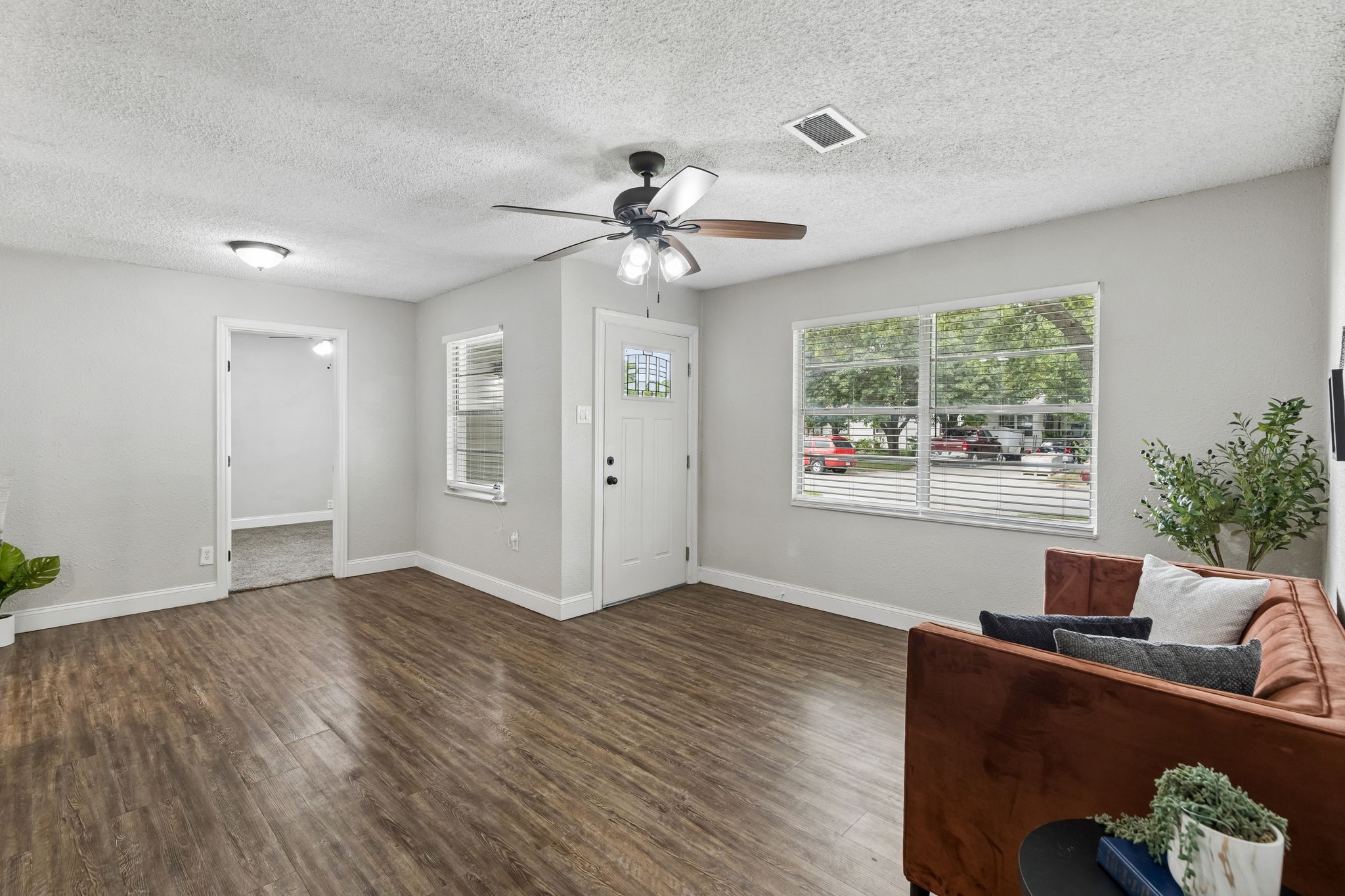 1613 Dale Place Irving TX 75061