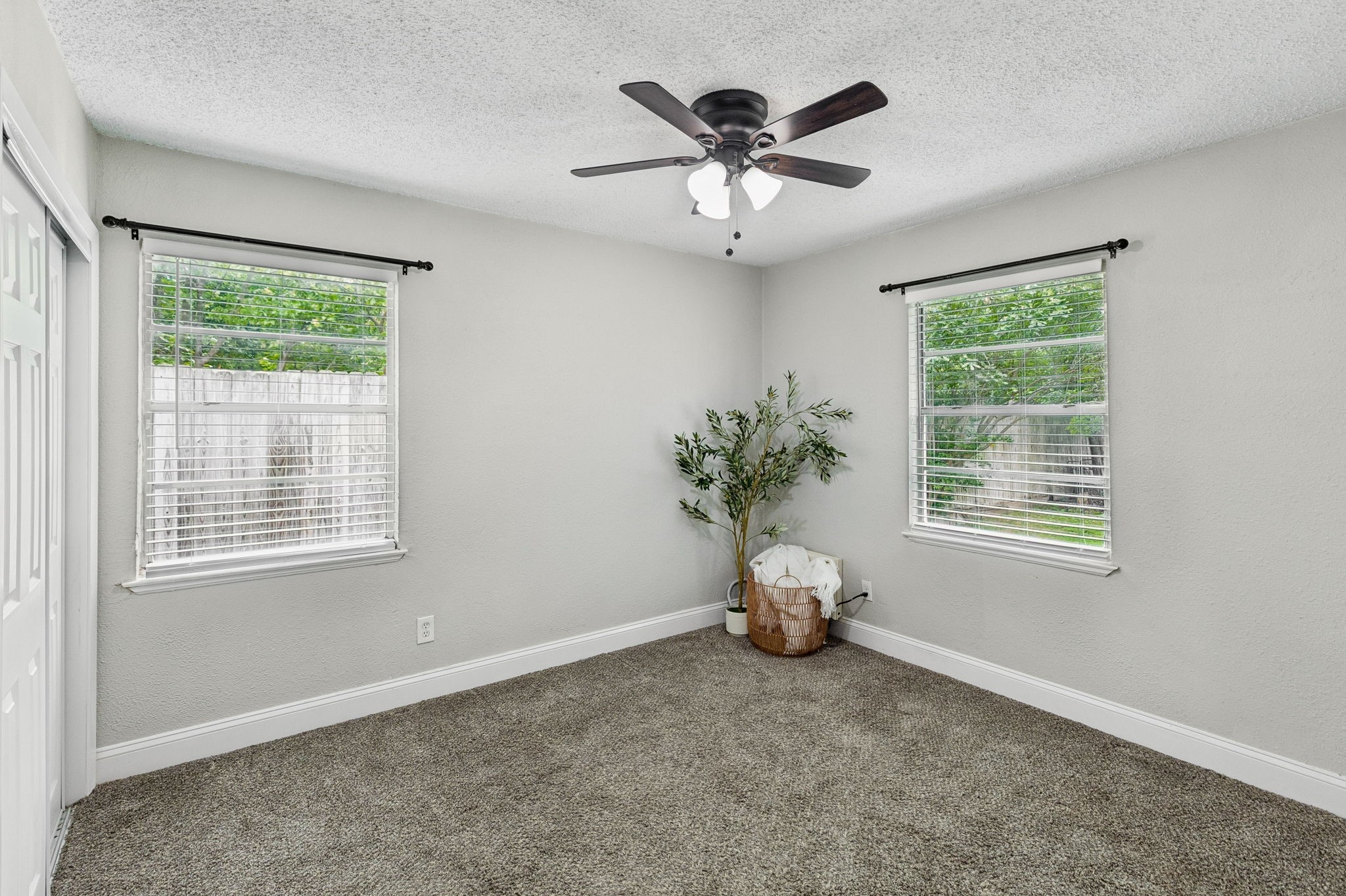 1613 Dale Place Irving TX 75061