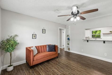 1613 Dale Place Irving TX 75061