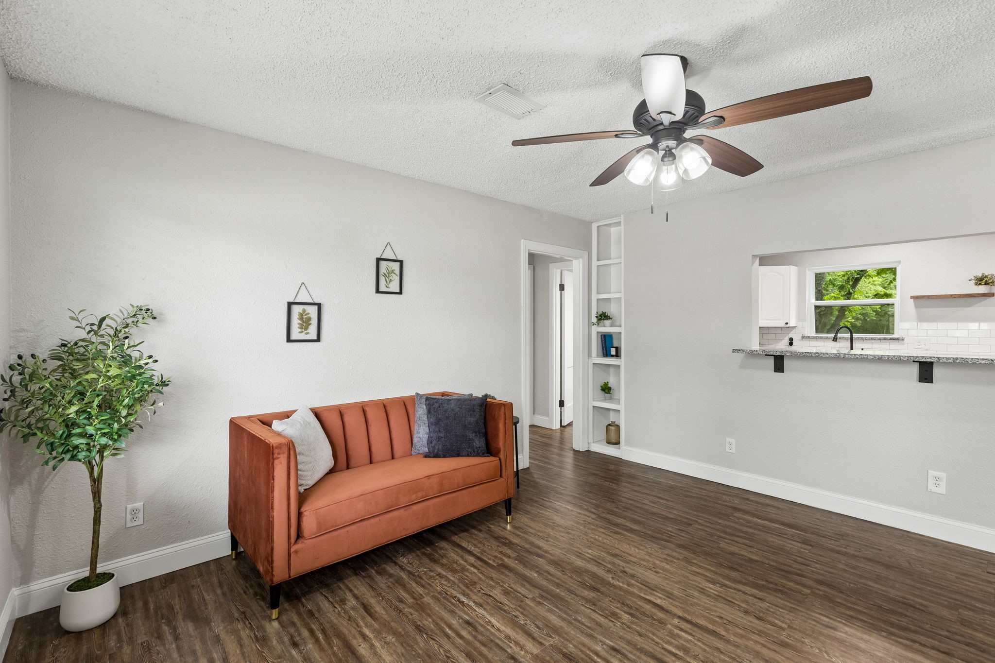 1613 Dale Place Irving TX 75061