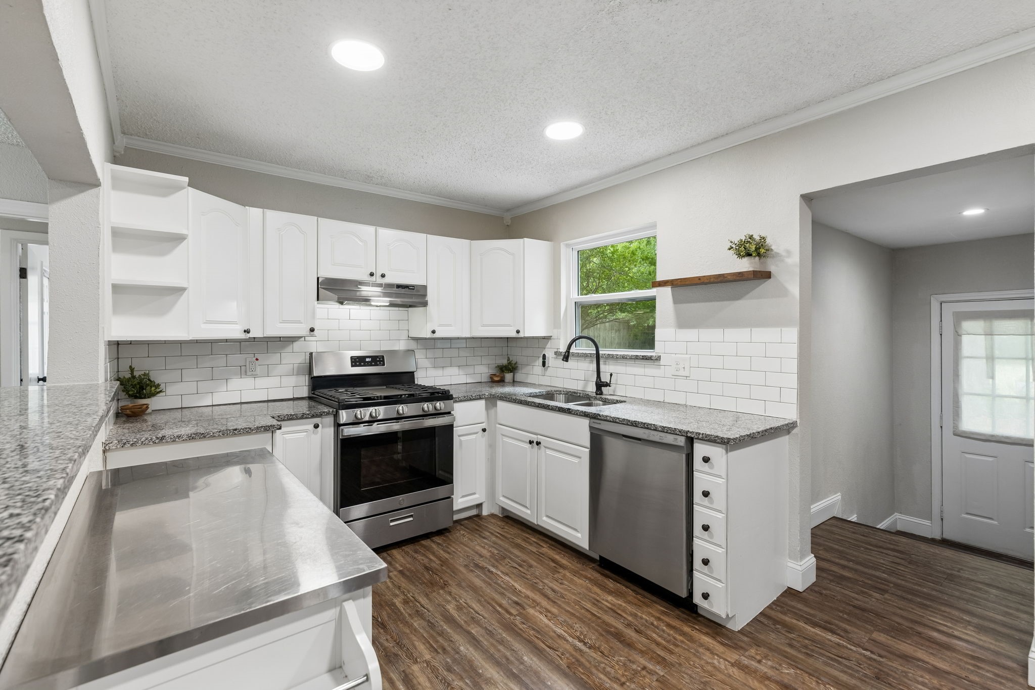 1613 Dale Place Irving TX 75061
